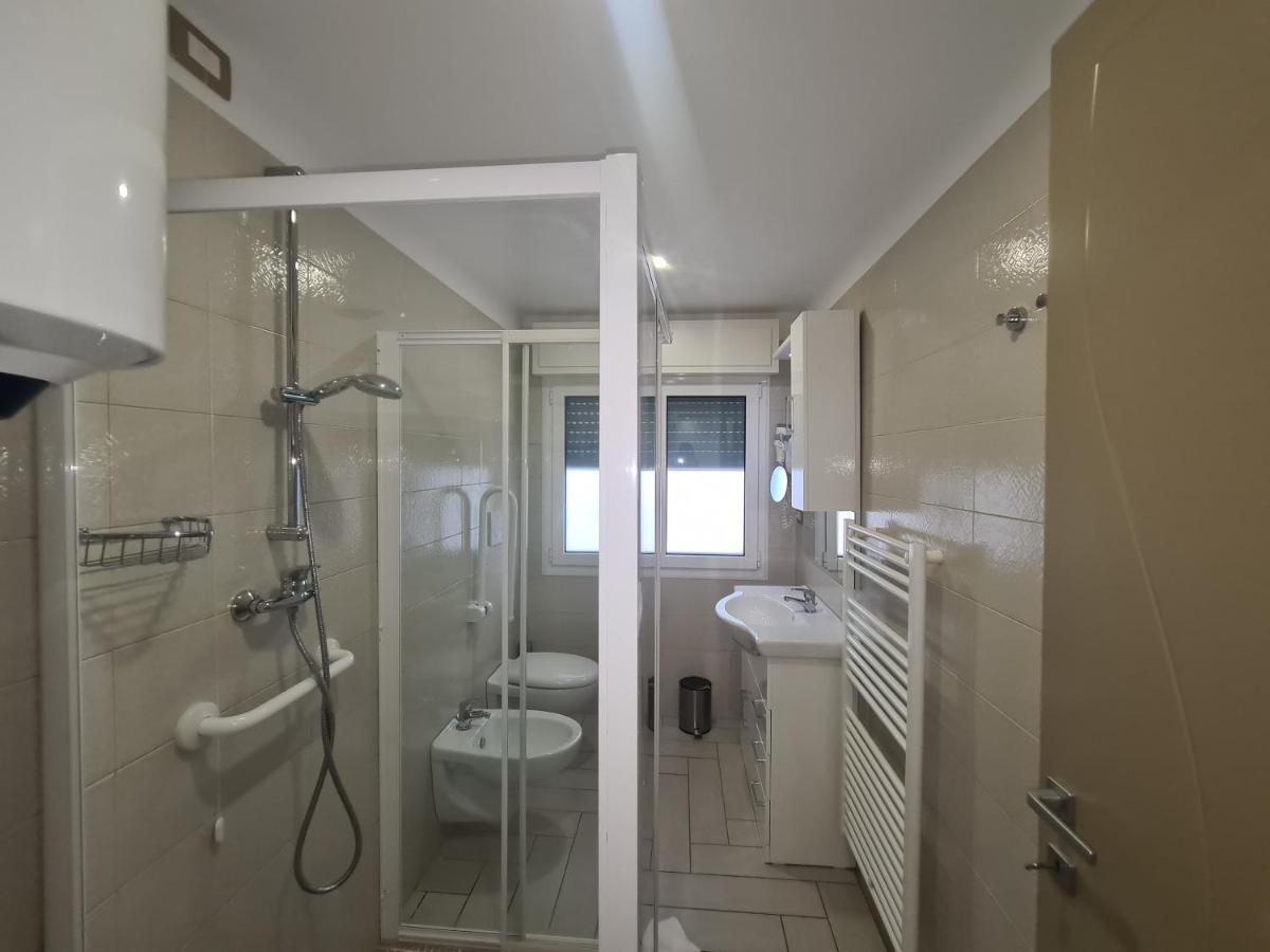 Nero D'Avorio Apartments Римини Экстерьер фото