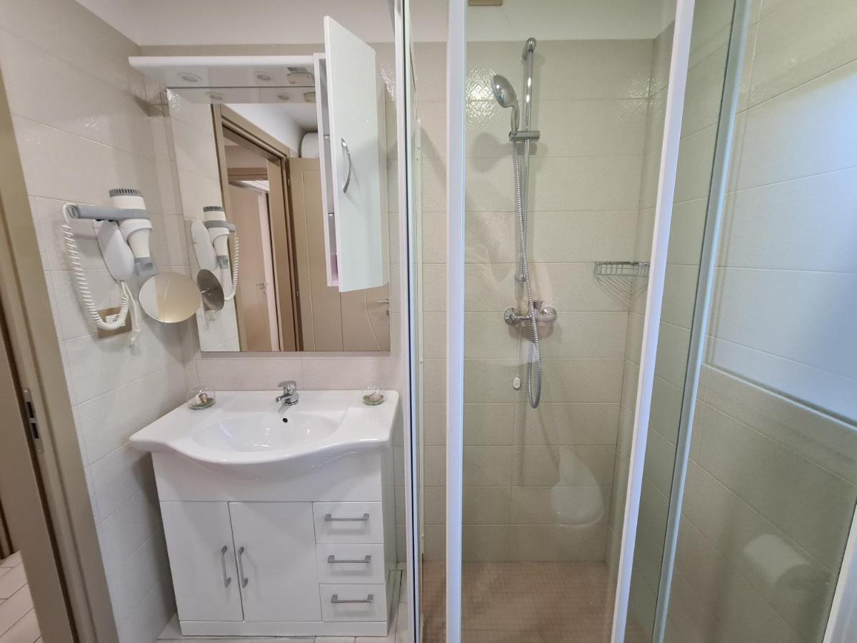Nero D'Avorio Apartments Римини Экстерьер фото